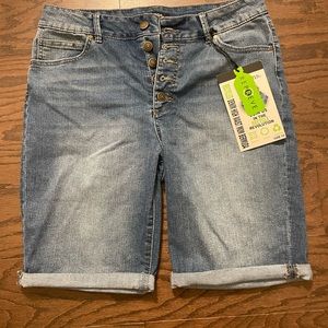 Jean High-Waisted Mom Bermuda Shorts